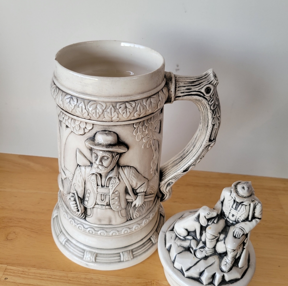 Vintage Style Ceramic Beer Stein with Lid Corner Ceramics Hunter Dog 3D